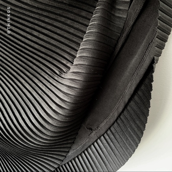 Retro Black Dress with Sweetheart Neckline - Picture 4 of 4